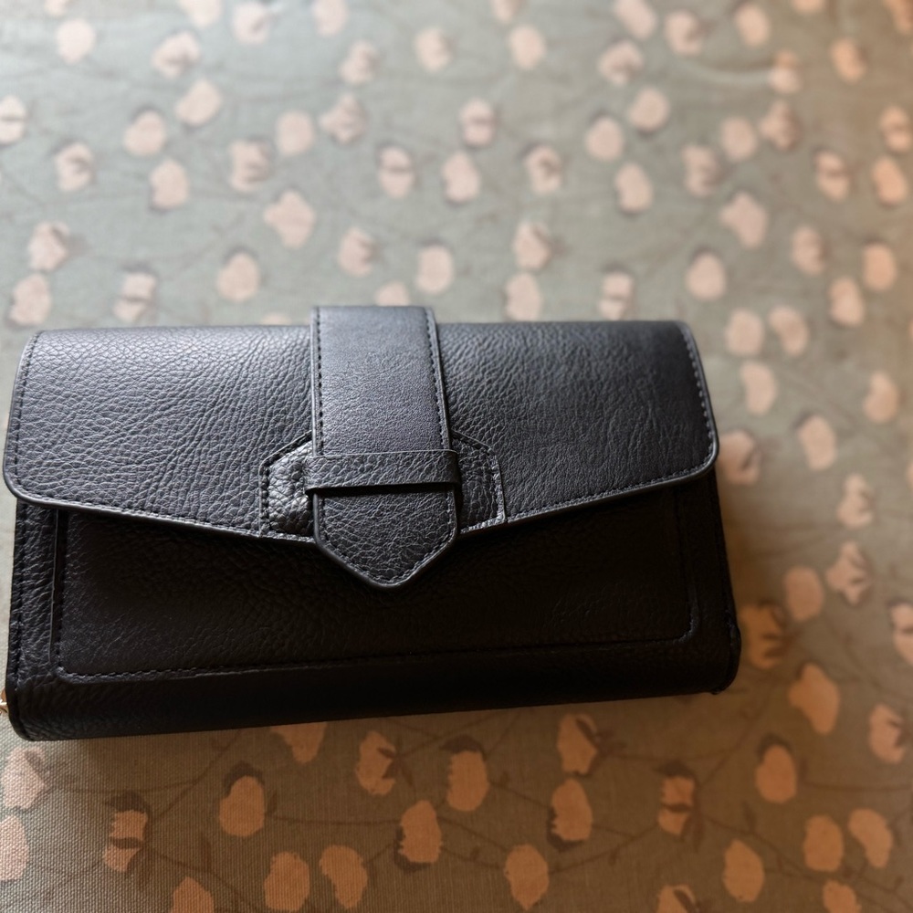 Women’s crossbody/wallet clutch Black vegan leather. Pre-owned but in EUC.